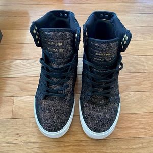 Super cool Supra Metálic Black/Gold sneakers
